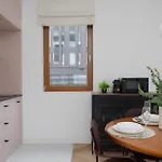 Unique Two Bedroom With Air Conditioning By Renters Prestige 바르샤바