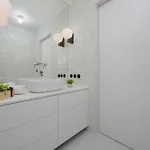 Unique Two Bedroom With Air Conditioning By Renters Prestige *