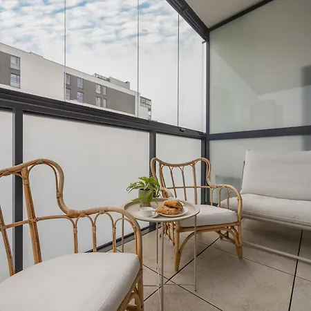 Unique Two Bedroom With Air Conditioning By Renters Prestige شقة وارسو