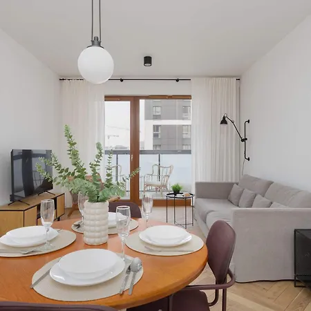 Unique Two Bedroom With Air Conditioning By Renters Prestige