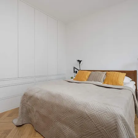 Unique Two Bedroom With Air Conditioning By Renters Prestige