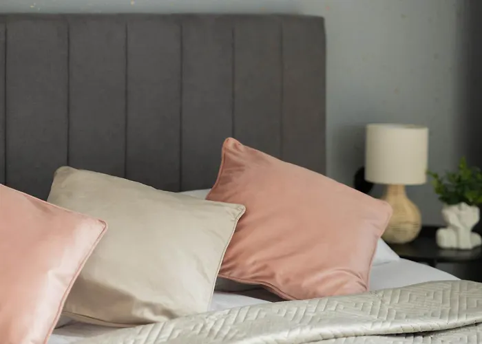 Unique Two Bedroom With Air Conditioning By Renters Prestige Apartment