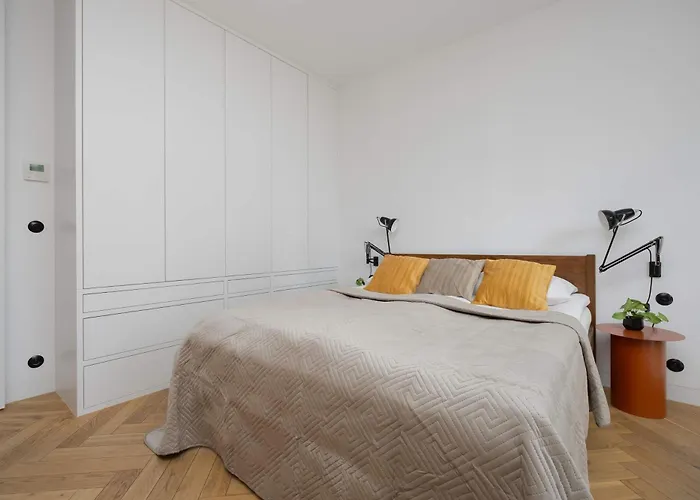 Unique Two Bedroom With Air Conditioning By Renters Prestige