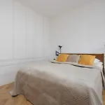 Unique Two Bedroom With Air Conditioning By Renters Prestige