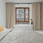 Апартаменты Unique Two Bedroom With Air Conditioning By Renters Prestige
